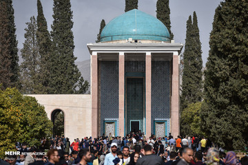 اول اردیبهشت، روز بزرگداشت سعدی شیرازی