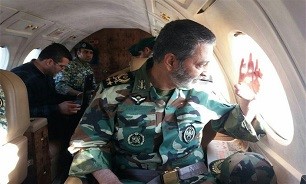 هلی‌کوپتر فرمانده کل ارتش در اختیار مصدوم زلزله‌ سرپل‌ذهاب