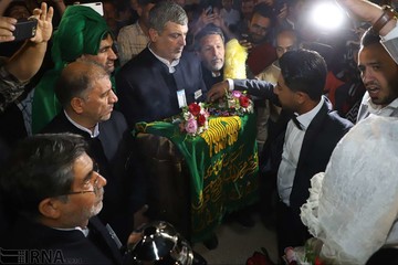 جشن ازدواج زوج جوان در اردوگاه اسکان شهید هاشمی اهواز