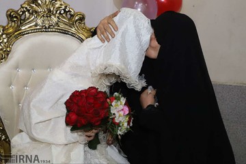 جشن ازدواج زوج جوان در اردوگاه اسکان شهید هاشمی اهواز