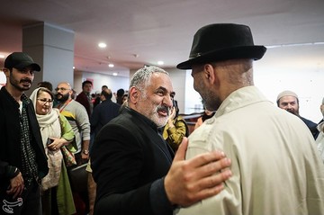 مانی حقیقی در پنجمین روز سی‌وهفتمین جشنواره جهانی فیلم فجر