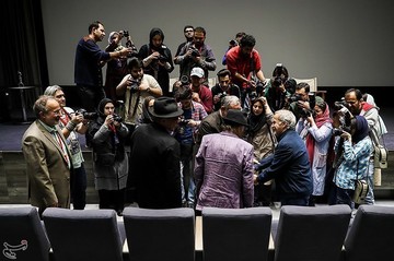 مراسم بزرگداشت علی‌اکبر صادقی نقاش پیشکسوت - پنجمین روز سی‌وهفتمین جشنواره جهانی فیلم فجر