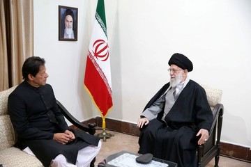 Supreme Leader: Iran, Pakistan need to forge ties