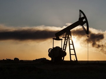ستة عوامل تجعل مستهلكي النفط يقبلون على البورصة الإيرانية لشرائه