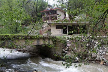 ساخت واحدهای مسکونی در حاشیه رودخانه‌ها و مسیل‌های استان گیلان