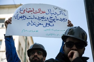 تجمع دانشجویان و طلاب مقابل وزارت اقتصاد