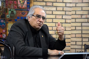 باز نشر گفت‌وگوی پسر طیب: پدرم به عَلَم گفت جرأت داری عکس خمینی را بردار