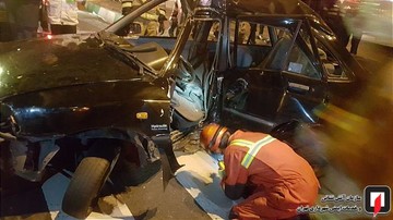 تصادف پراید با تیر چراغ برق در خیابان سردار جنگل