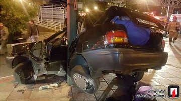 تصادف پراید با تیر چراغ برق در خیابان سردار جنگل