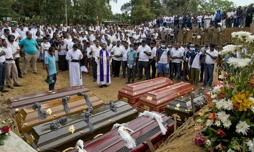 خاکسپاری قربانیان حملات تروریستی سریلانکا‎