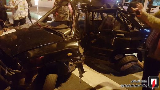 تصادف پراید با تیر چراغ برق در خیابان سردار جنگل