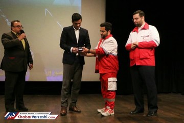 مراسم گلریزان جامعه فوتبال برای کمک به سیل‌زدگان