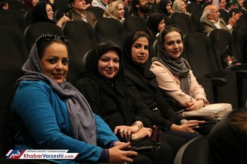 مراسم گلریزان جامعه فوتبال برای کمک به سیل‌زدگان