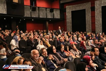 مراسم گلریزان جامعه فوتبال برای کمک به سیل‌زدگان