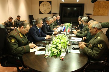 تاکید وزیران دفاع ایران و روسیه بر تداوم همکاری در مبارزه با تروریسم