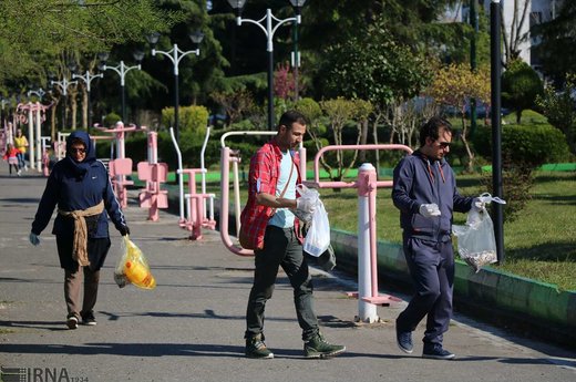 پاکسازی بلوار ساحلی و موج‌شکن انزلی از ته‌سیگار‎