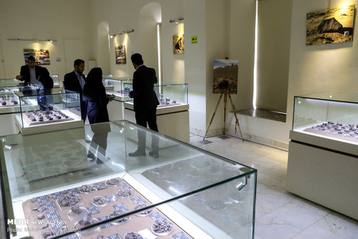 مراسم افتتاح نمایشگاه شهاب‌سنگ در کاخ گلستان