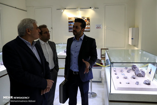 مراسم افتتاح نمایشگاه شهاب‌سنگ در کاخ گلستان