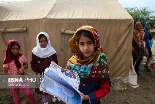 تدریس در چادر منطقه سیل‌زده خسرج