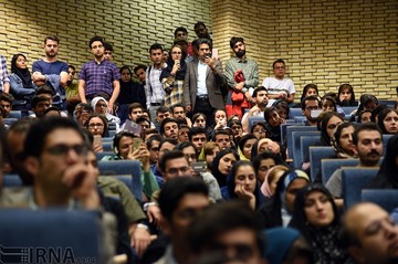 شب ادبیات فارسی با حضور محمود دولت آبادی در دانشگاه شیراز