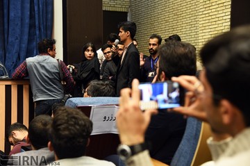 شب ادبیات فارسی با حضور محمود دولت آبادی در دانشگاه شیراز