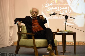 شب ادبیات فارسی با حضور محمود دولت آبادی در دانشگاه شیراز