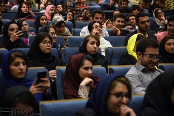 شب ادبیات فارسی با حضور محمود دولت آبادی در دانشگاه شیراز