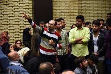 شب ادبیات فارسی با حضور محمود دولت آبادی در دانشگاه شیراز