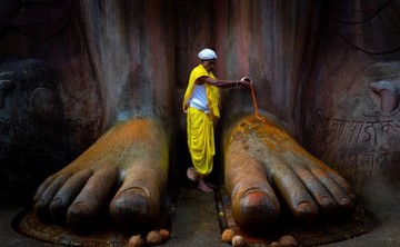 عکس | تشریفات مذهبی عجیب در هند