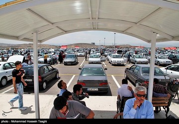 انتقاد تند روزنامه جمهوری اسلامی از برخورد ضعیف دولت در برابر بازار بی در و پیکر خودرو