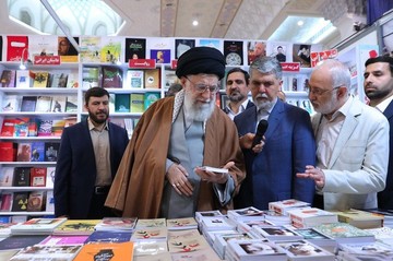 بازدید رهبر معظم انقلاب اسلامی از نمایشگاه کتاب تهران