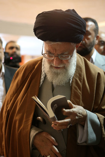 بازدید رهبر معظم انقلاب اسلامی از نمایشگاه کتاب تهران