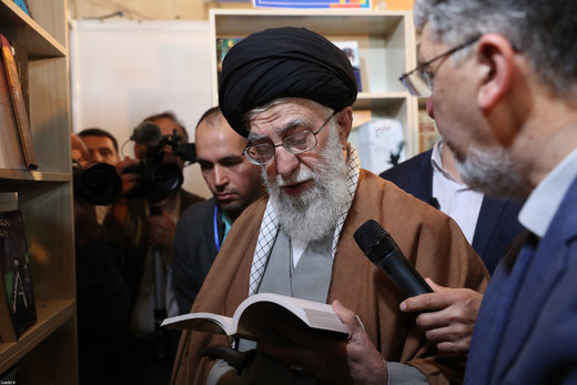بازدید رهبر معظم انقلاب اسلامی از نمایشگاه کتاب تهران