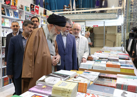 بازدید رهبر معظم انقلاب اسلامی از نمایشگاه کتاب تهران