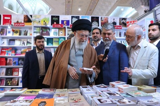 بازدید رهبر معظم انقلاب اسلامی از نمایشگاه کتاب تهران