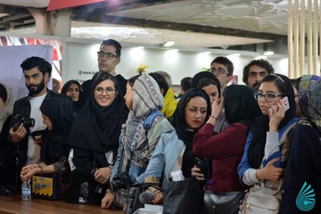 جشن امضای کتاب رامبد جوان در نمایشگاه بین‌المللی کتاب