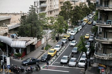 صف طولانی مقابل پمپ‌بنزین‌ها