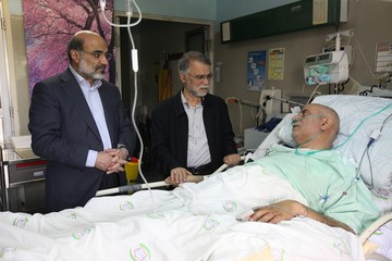 عیادت رییس صداوسیما از جمال شورجه در بیمارستان