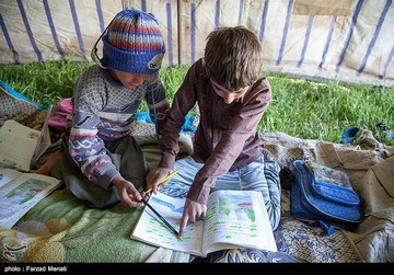 معلم کودکان کوچ نشین