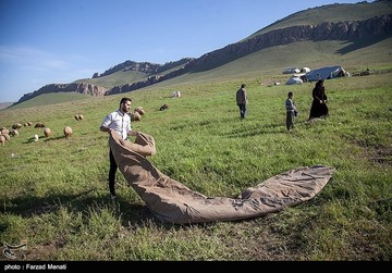 معلم کودکان کوچ نشین