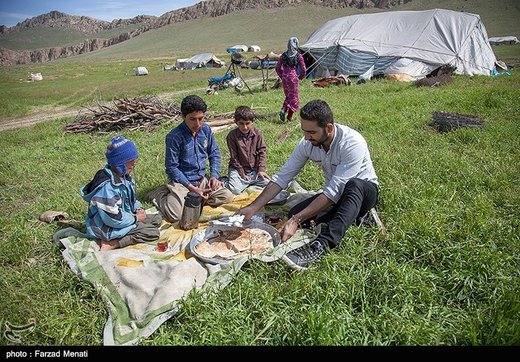معلم کودکان کوچ نشین