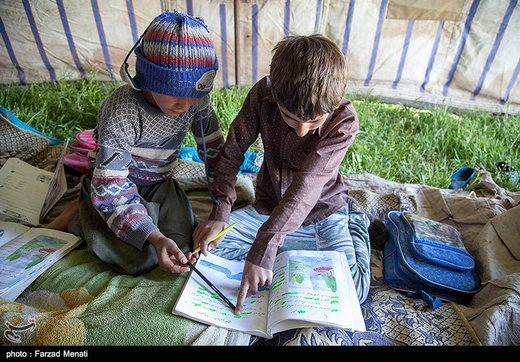 معلم کودکان کوچ نشین