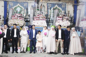 تحویل 12 سری جهیزیه به زوج های سیل‌زده پلدختری در بروجرد
