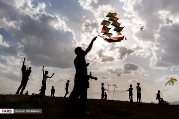 جشنوارۀ آسمان رنگارنگ در بوستان باراجین