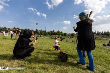 جشنوارۀ آسمان رنگارنگ در بوستان باراجین