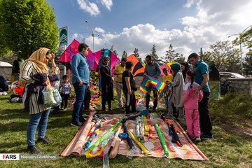 جشنوارۀ آسمان رنگارنگ در بوستان باراجین