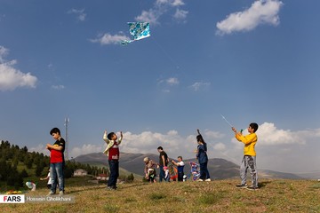 جشنوارۀ آسمان رنگارنگ در بوستان باراجین