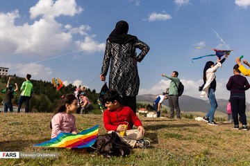 جشنوارۀ آسمان رنگارنگ در بوستان باراجین