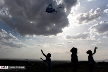 جشنوارۀ آسمان رنگارنگ در بوستان باراجین