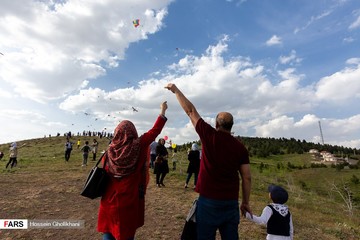 جشنوارۀ آسمان رنگارنگ در بوستان باراجین